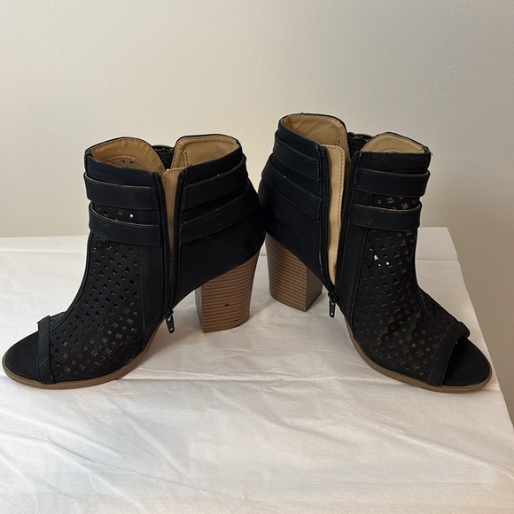 Brash Peep Toe Laser Cut Side Zip Ankle Heeled Boot Bootie Women Size 8.5 Black - Picture 6 of 11